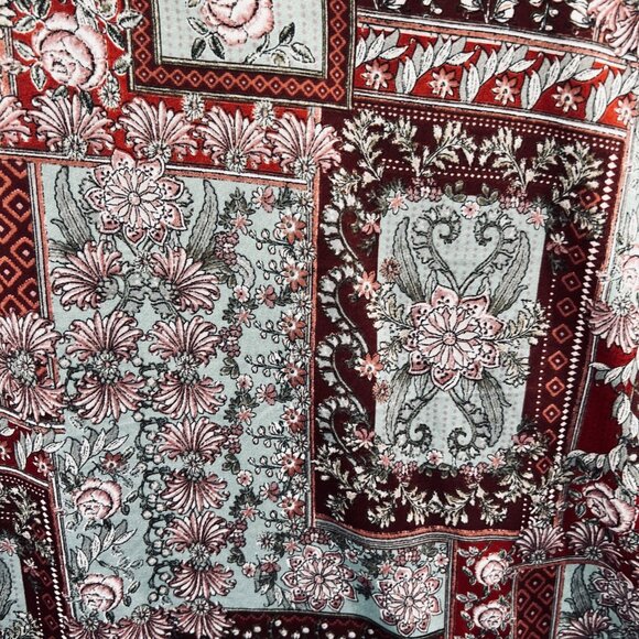 Above And Beyond Womens Top‎ 1X Burgundy Floral Patchwork Eyelet Detail Sleeve - Picture 3 of 10